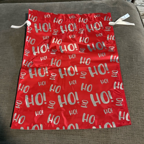 Festive Holiday Gift Bags Set of 5 - Picture 3 of 6